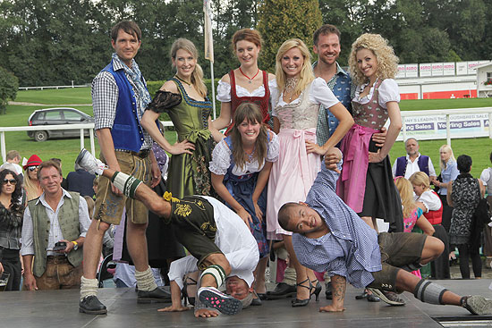 Angermaier Galopp in Tracht 2011 (©Foto: Martin Schmitz)